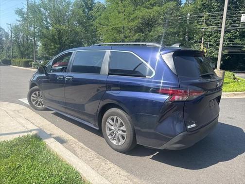2022 Toyota Sienna XLE 7 Passenger