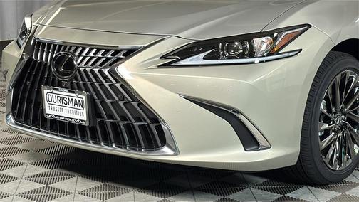2025 Lexus ES 300h Luxury