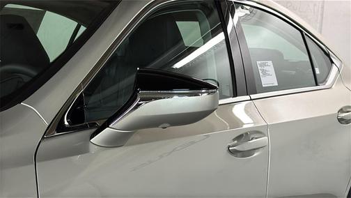2025 Lexus ES 300h Luxury