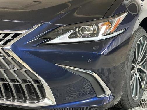 2025 Lexus ES 300h Base