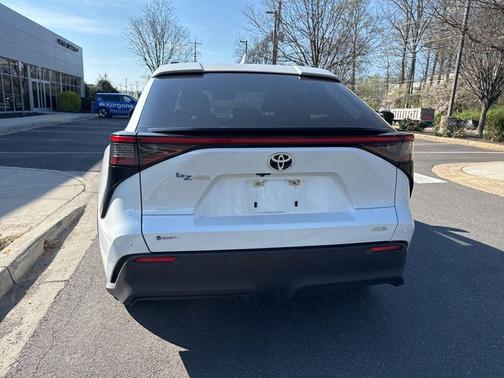 Wind Chill Pearl w/Blk Rf 2025 Toyota bZ4X XLE