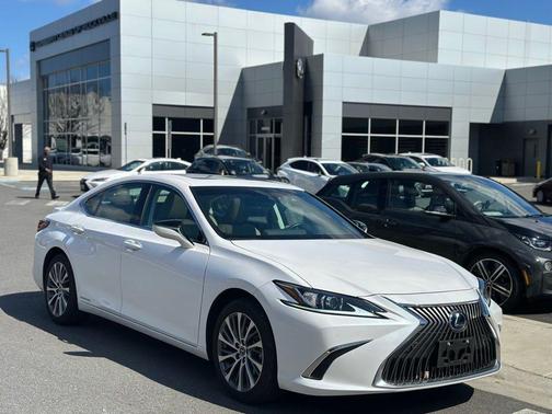 White 2021 Lexus ES 300h Base