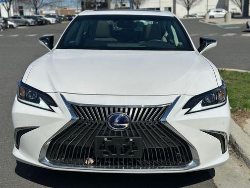 White 2021 Lexus ES 300h Base