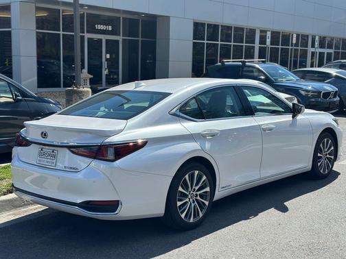 White 2021 Lexus ES 300h Base