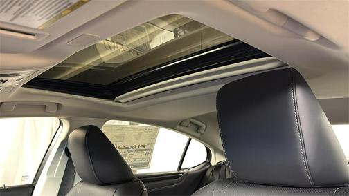 2025 Lexus ES 300h Luxury