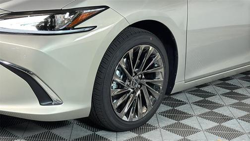 2025 Lexus ES 300h Luxury