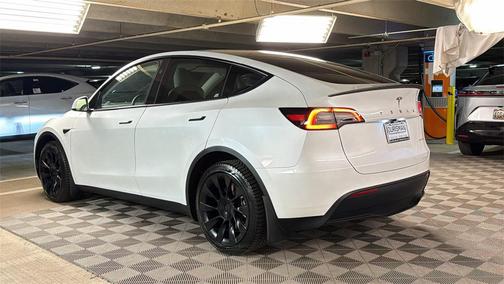 2024 Tesla Model Y Long Range Dual Motor All-Wheel Drive