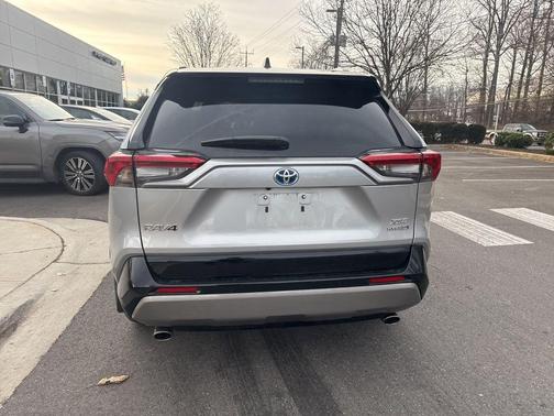 2024 Toyota RAV4 Hybrid SE