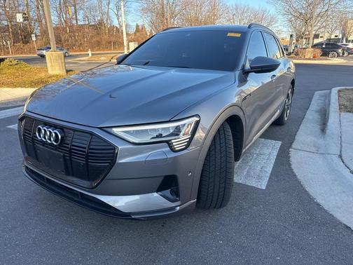 2022 Audi e-tron Premium