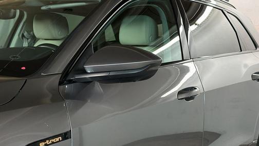 2022 Audi e-tron Premium