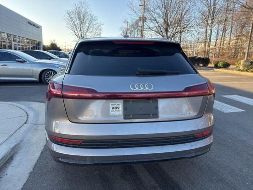 2022 Audi e-tron Premium