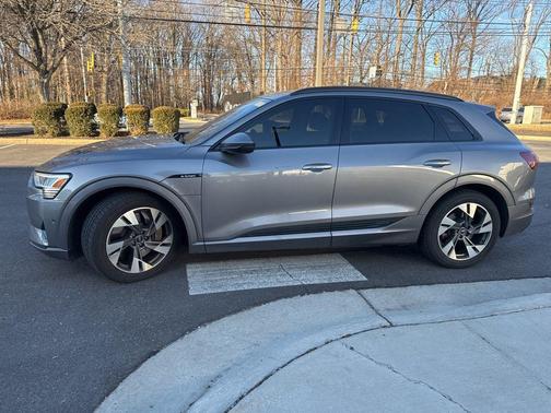 2022 Audi e-tron Premium