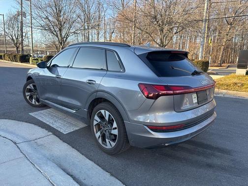 2022 Audi e-tron Premium