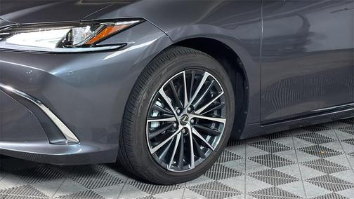 2022 Lexus ES 300h Base