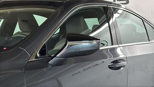 2022 Lexus ES 300h Base