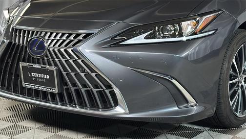 2022 Lexus ES 300h Base