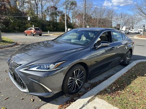 2022 Lexus ES 300h Base