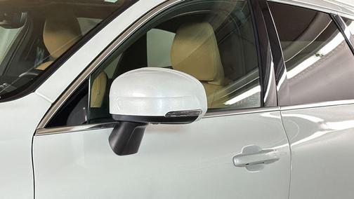 Crystal White Metallic 2022 Volvo XC60 B6 Inscription