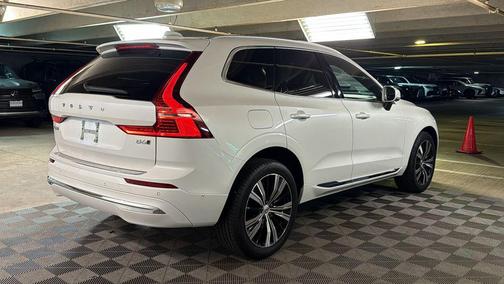 Crystal White Metallic 2022 Volvo XC60 B6 Inscription