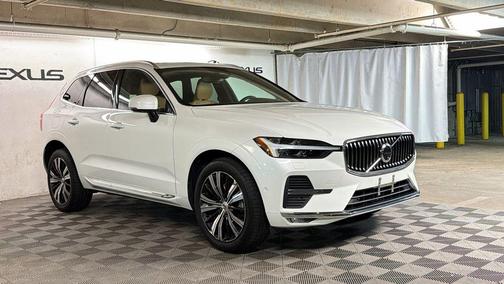 Crystal White Metallic 2022 Volvo XC60 B6 Inscription