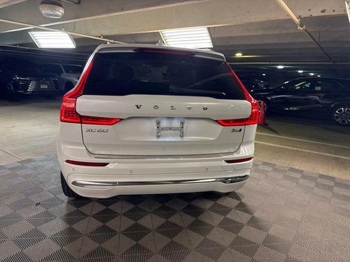 Crystal White Metallic 2022 Volvo XC60 B6 Inscription