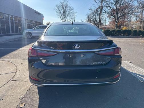 2021 Lexus ES 300h Base
