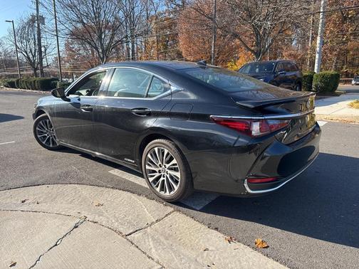 2021 Lexus ES 300h Base