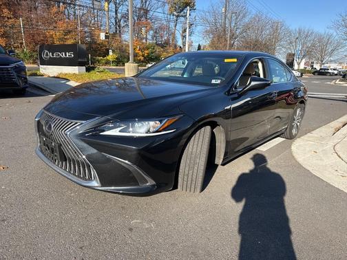 2021 Lexus ES 300h Base