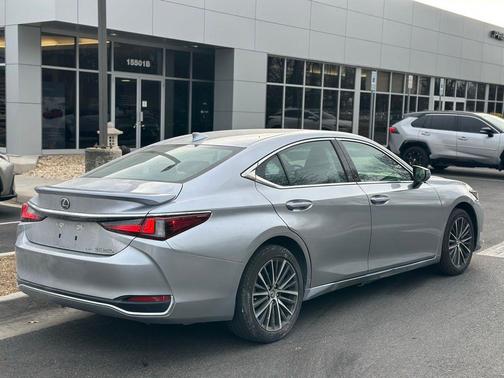 2023 Lexus ES 250 Base