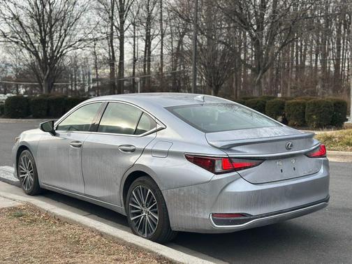 2023 Lexus ES 250 Base