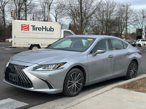 2023 Lexus ES 250 Base