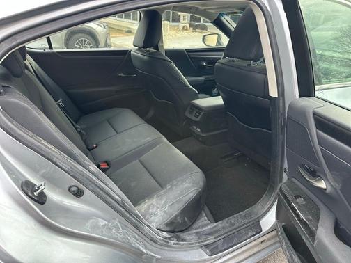 2023 Lexus ES 250 Base