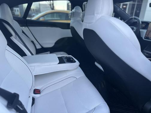 2023 Tesla Model S Plaid