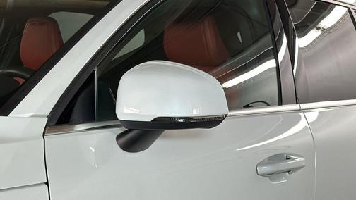 Ice White 2019 Volvo XC40 T5 Inscription