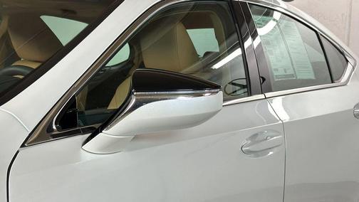 2022 Lexus ES 300h Base