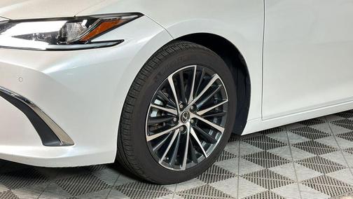 2022 Lexus ES 300h Base