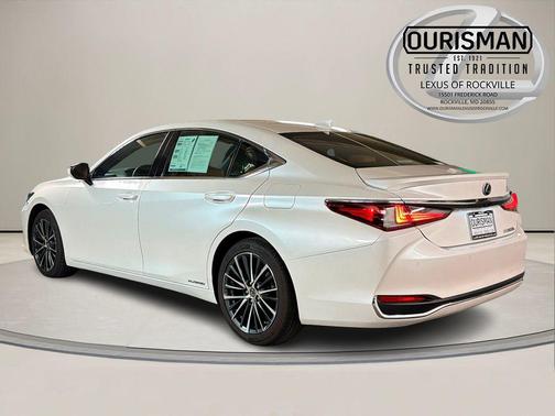 2022 Lexus ES 300h Base