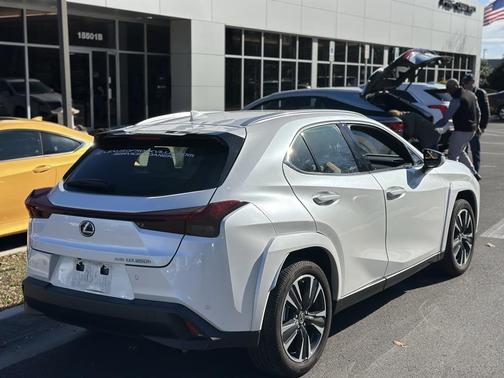 2024 Lexus UX 250h Base