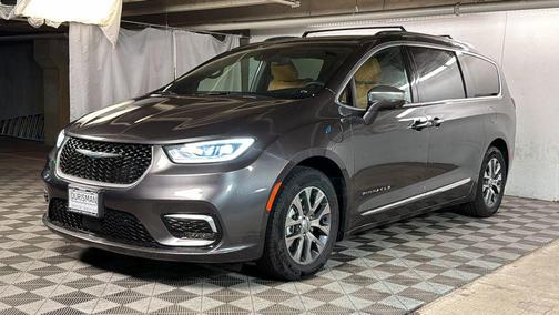 Granite Crystal Metallic Clearcoat 2021 Chrysler Pacifica L
