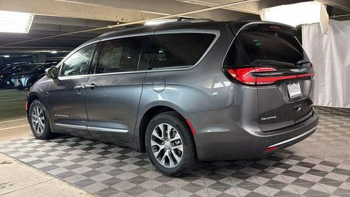 Granite Crystal Metallic Clearcoat 2021 Chrysler Pacifica L