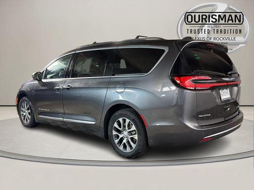 Granite Crystal Metallic Clearcoat 2021 Chrysler Pacifica L