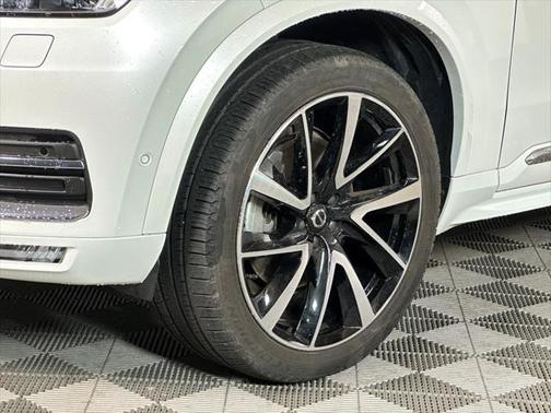 2023 Volvo XC90 B5 Plus