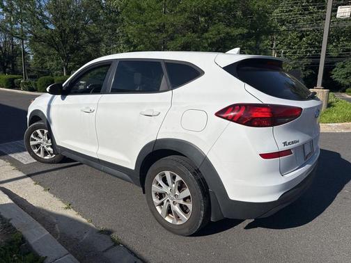 Dazzling White 2019 Hyundai TUCSON SE