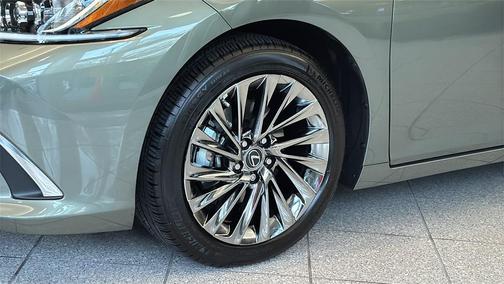 2025 Lexus ES 300h Luxury