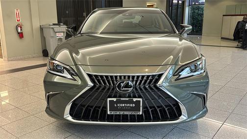 2025 Lexus ES 300h Luxury