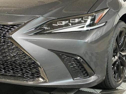 2025 Lexus ES 300h Base