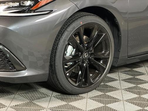 2025 Lexus ES 300h Base
