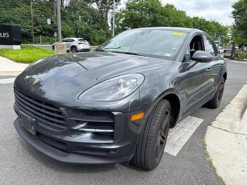 Volcano Grey Metallic 2019 Porsche Macan Macan