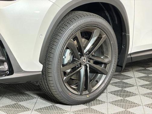 2025 Lexus NX 450h+ Luxury