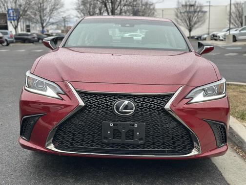 2023 Lexus ES 300h Base